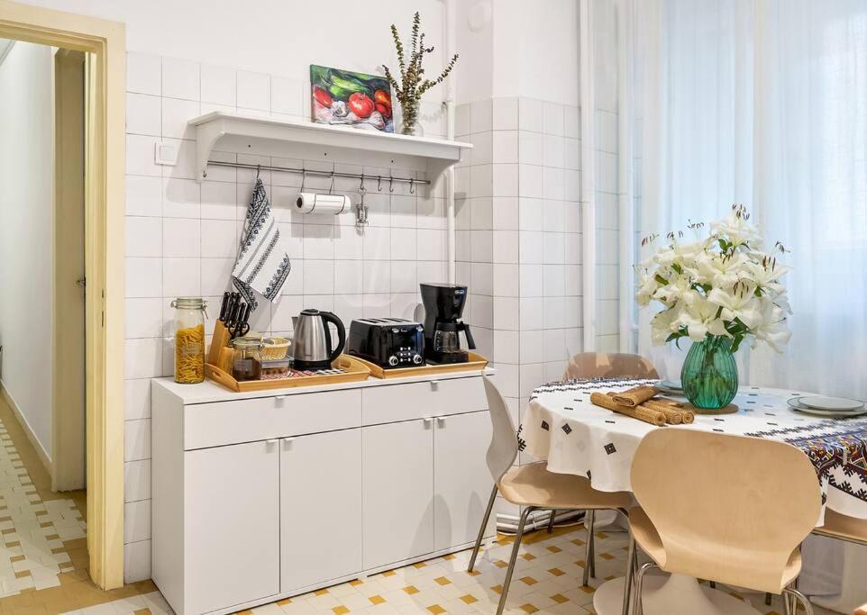 Ultra-Central University Square Apartament Apartament Букурещ Екстериор снимка