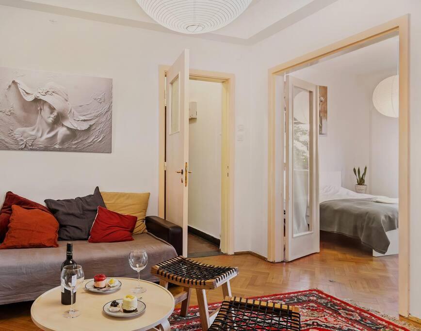 Ultra-Central University Square Apartament Apartament Букурещ Екстериор снимка