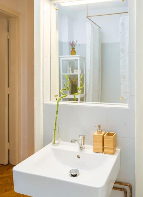 Ultra-Central University Square Apartament Apartament Букурещ Екстериор снимка
