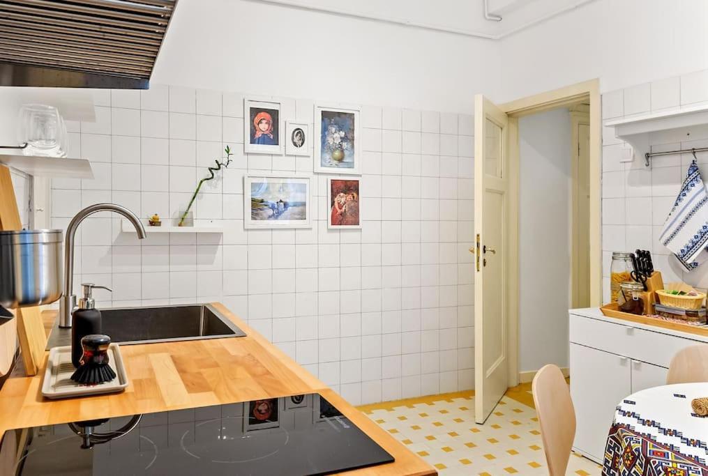 Ultra-Central University Square Apartament Apartament Букурещ Екстериор снимка