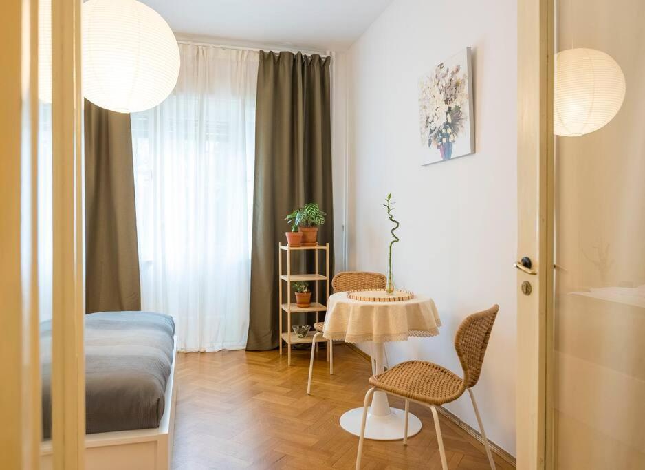 Ultra-Central University Square Apartament Apartament Букурещ Екстериор снимка